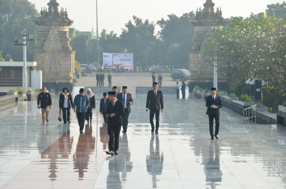 Ilustrasi: Tebar Bunga di Taman Makan Pahlawan memperingati Hari Kebangkitan Nasional ke-111