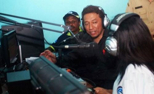 Sumber ilustrasi: www.bisnis-kti.com/show_ image_ NpAdvMainFea.php?filename =/2011/12/desa -informas