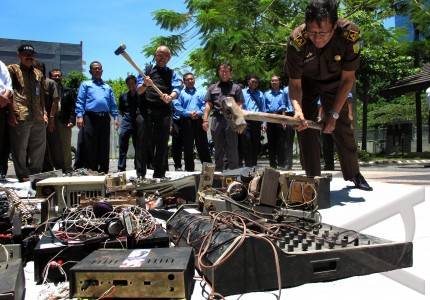 Sumber ilustrasi: v-images2.antarafoto.com/gpr/1285576523/pemusnahan-23.jpg