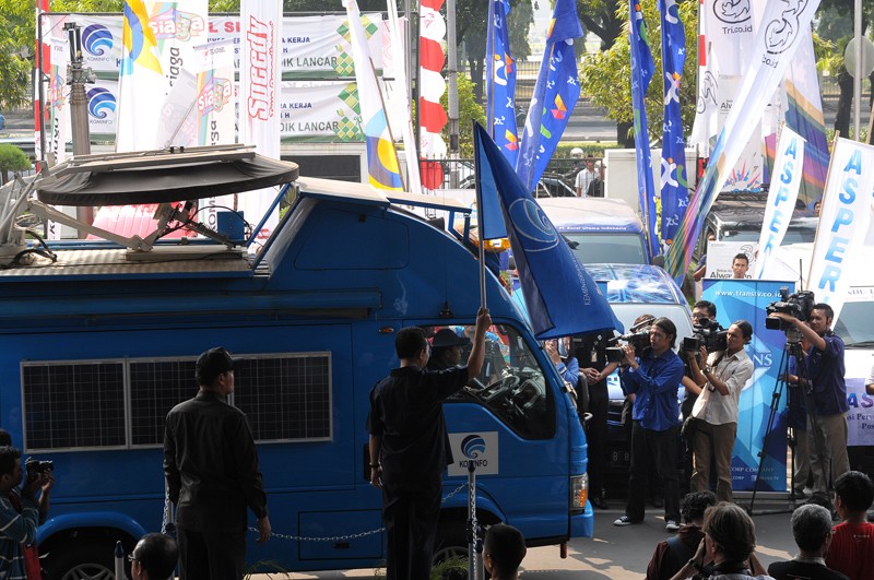 Sumber Ilustrasi : infopublik.org/media/Image/foto_dalam_negeri_bulan_agustus_2012/lepas-mobil-perta