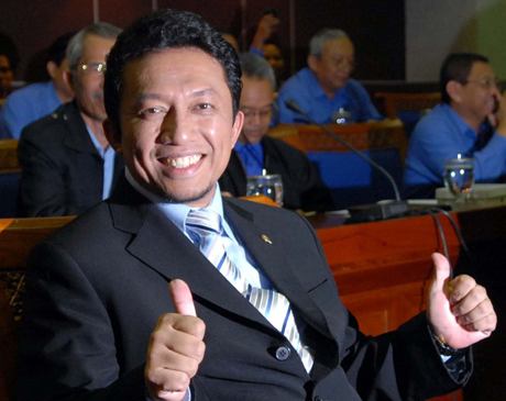 Sumber ilustrasi: http://us.images.detik.com/content/2012/07/18/398/tifatuldokdetikfoto460.jpg