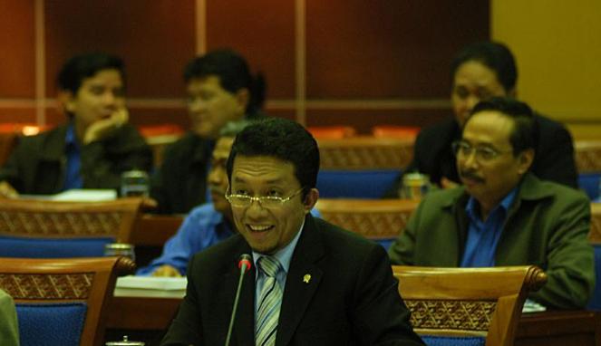 Sumber ilustrasi:http://media.viva.co.id/thumbs2/2011/01/17/103314_tifatul-sembiring-rapat-dengan-dp