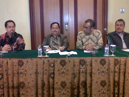 Gambar ilustrasi: http://i1053.photobucket.com/albums/s469/memoarema1/22%20mei/22ameiKominfo.jpg