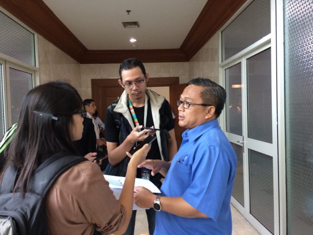 Implementasi Kebijakan Penataan Pita Frekuensi Radio 1800 MHz