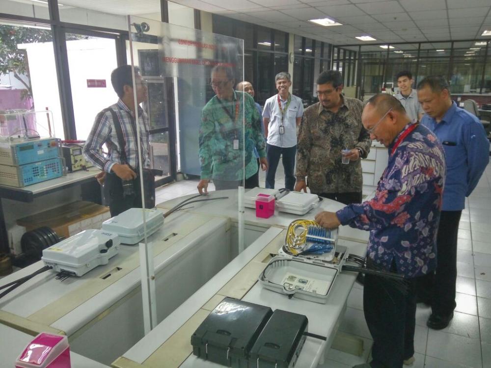 Dirjen SDPPI dalam kunjungan ke DDS Telkom, Bandung