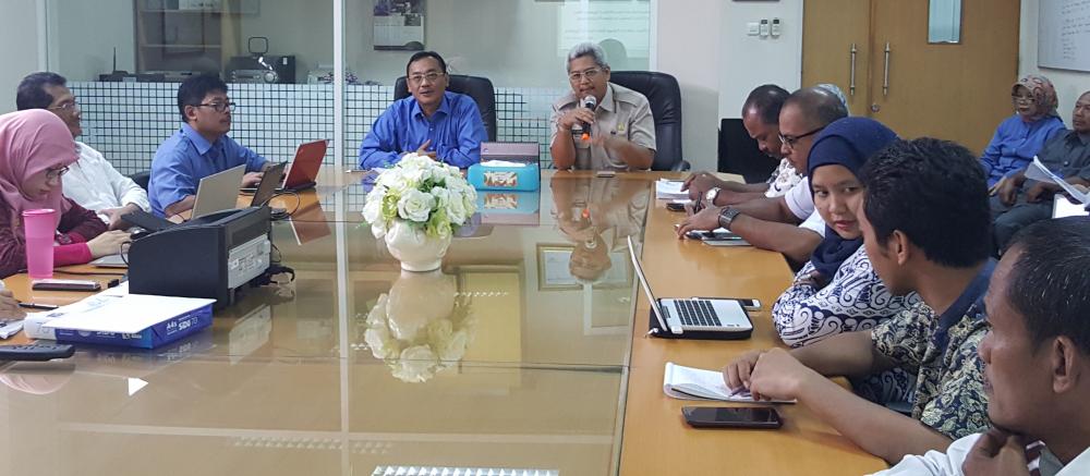 Kabag Umum dan Organisasi Bambang Sugiyarto dan peserta uji petik jabatan fungsional pengendali frekuensi radio
