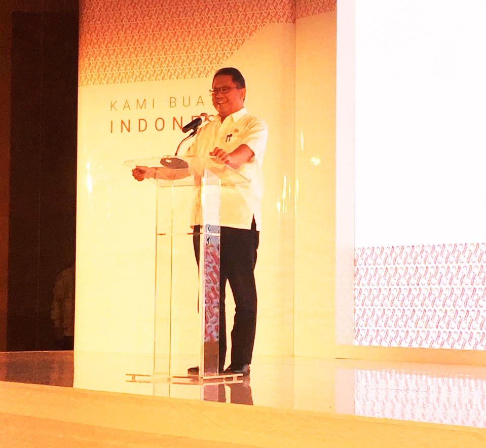 Menteri Kominfo dalam peluncuran smartphone produksi Indonesia