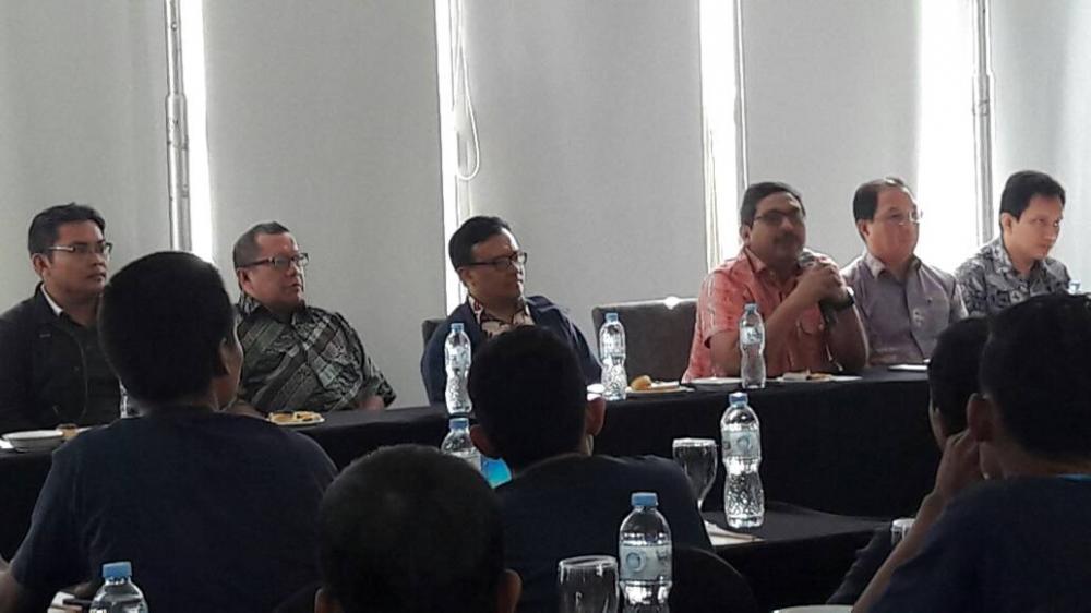 Direktur Jenderal Sumber Daya dan Perangkat Pos dan Informatika (Dirjen SDPPI) Ismail  mengatakan penyelenggaraan telekomunikasi RT/RW Net harus tetap memperhatikan aspek legalitas, baik dari sisi penyelenggaraan maupun penggunaan spektrum frekuensi radio (30/4).