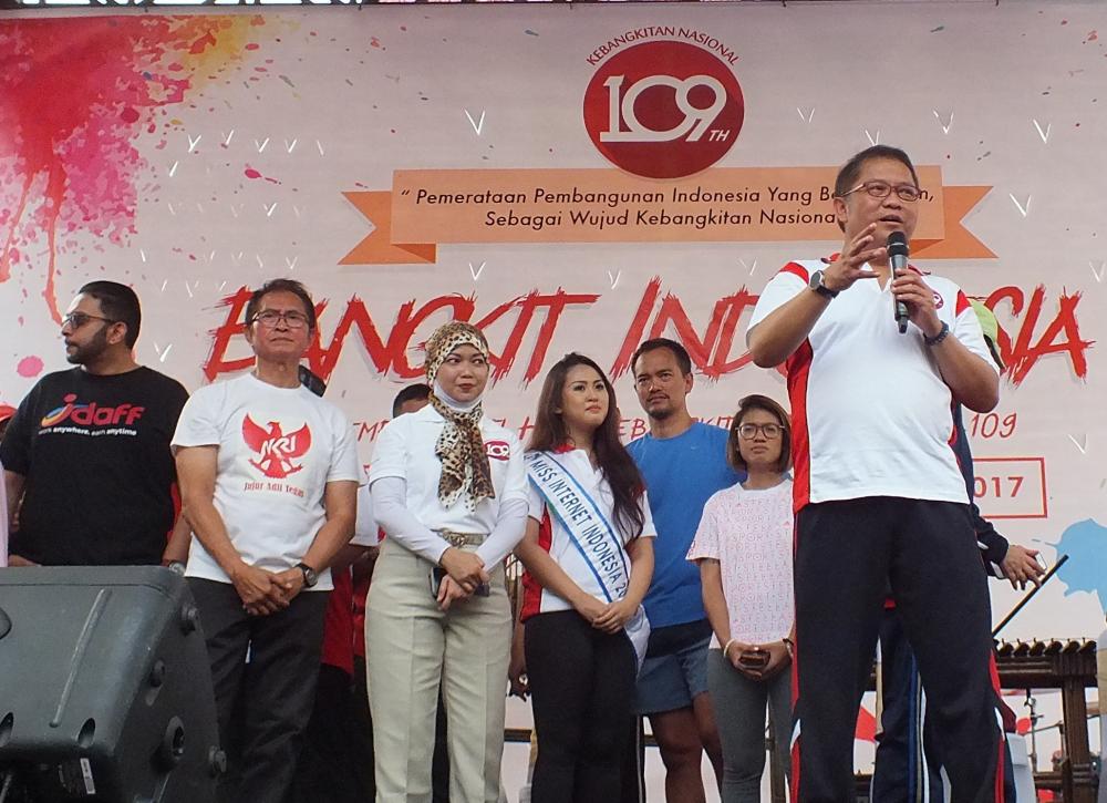 Menteri Kominfo Rudiantara pada Panggung Bangkit Indonesia 