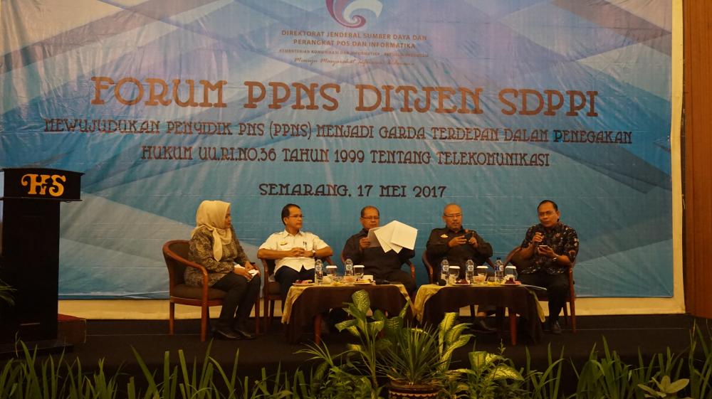 Para narasumber berbagi pengalaman 