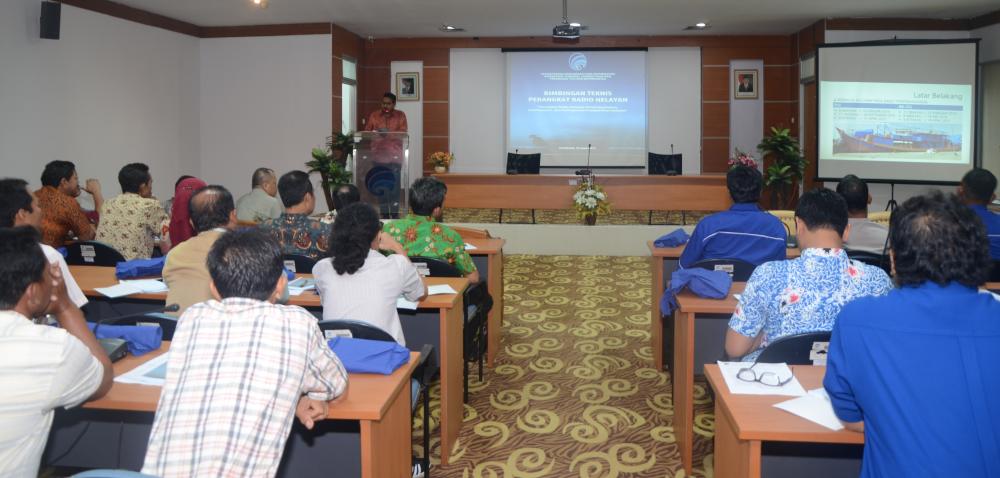 Suasana Bimtek Radio Nelayan yang dihadiri oleh nelayan dan anggota koperasi nelayan