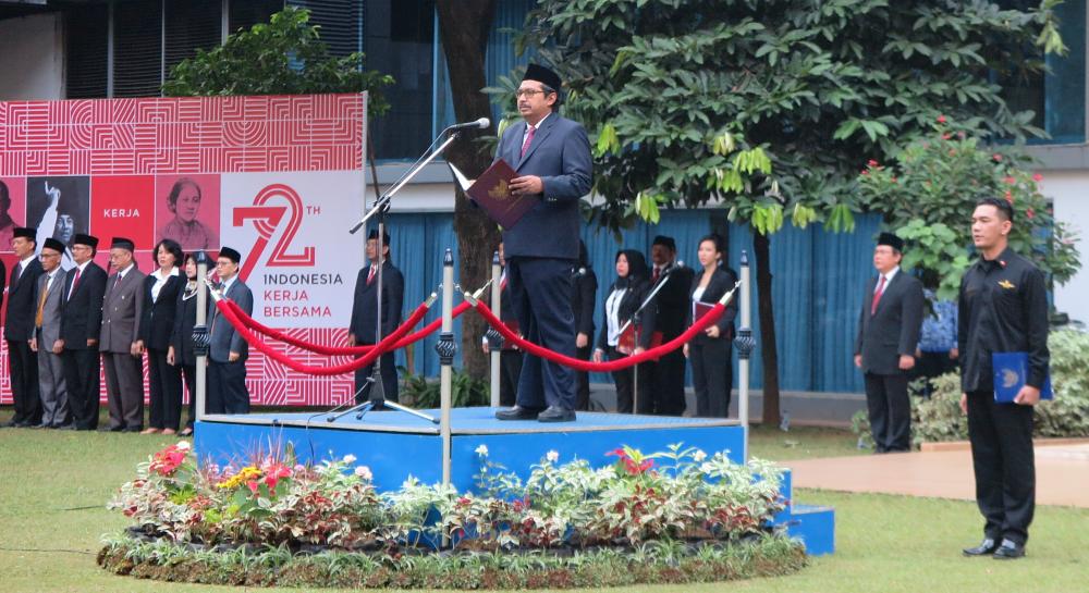 Dirjen SDPPI Ismail selaku Inspektur Upacara pada Peringatan HUT RI ke-72 membacakan Pancasila