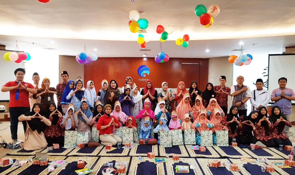 Komunitas Peduli Yatim dan Duafa Ditjen SDPPI memberikan santunan kepada anak yatim dan duafa (13/10). Kegiatan tersebut merupakan rangkaian  peringatan hari Bhakti Postel yang ke-72. 