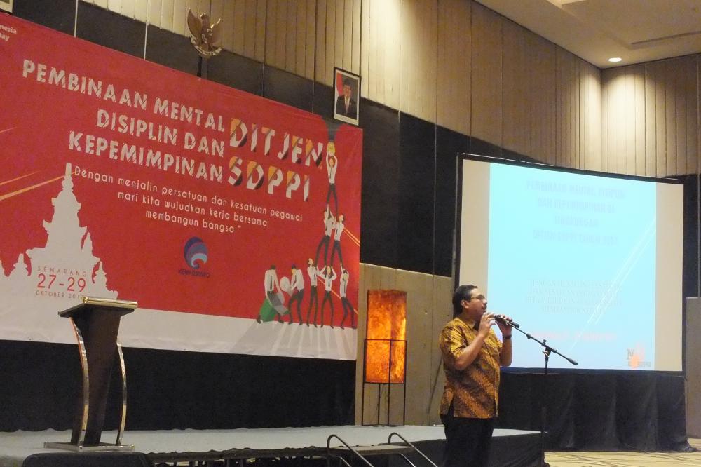 Dirjen SDPPI, Ismail saat memberi arahan pada peserta Outbound Ditjen SDPPI