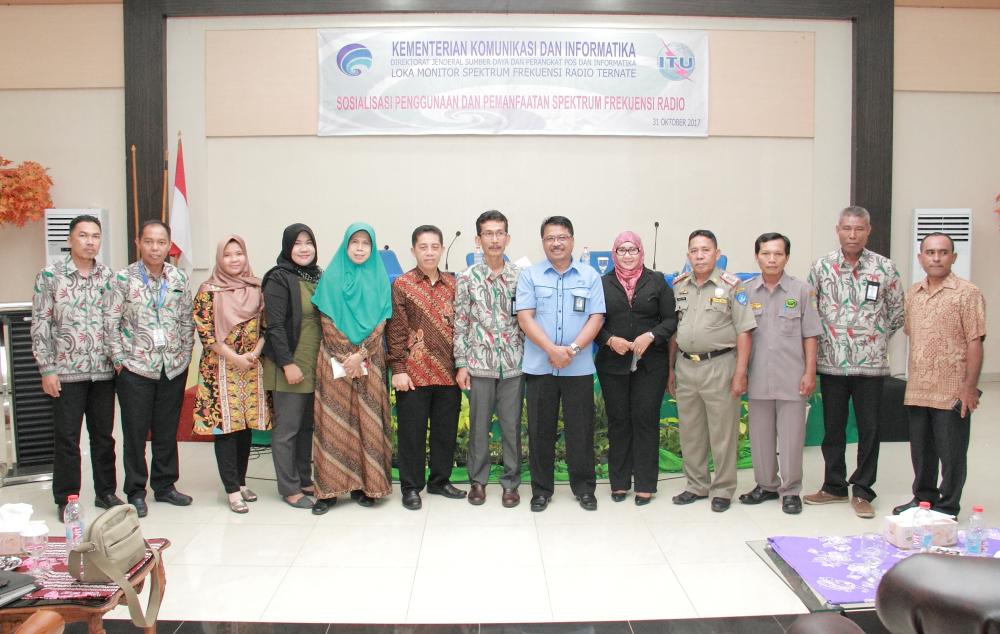 Kepala UPT Ternate dan para narasumber berfoto bersama