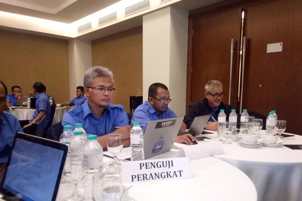 Peserta dari Balai Pengujan Perangkat Telekomunikasi ikuti  rapat penyusunan kurikulum untuk pendidikan dan latihan pejabat fungsional penguji perangkat telekomunikasi (PPT) dan pengendali frekuensi radio (PFR).