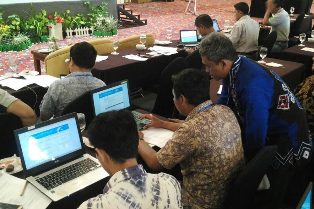 Balai Monitor Frekuensi Radio Kelas II Banjarmasin  menggelar bimbingan teknis mengenai e-Licensing, Kamis (19/4). Kegiatan tersebut bertujuan mendorong pemanfaatan pelayanan perizinan online Ditjen SDPPI secara luas oleh para pengguna frekuensi radio di seluruh Kalimantan Selatan.
