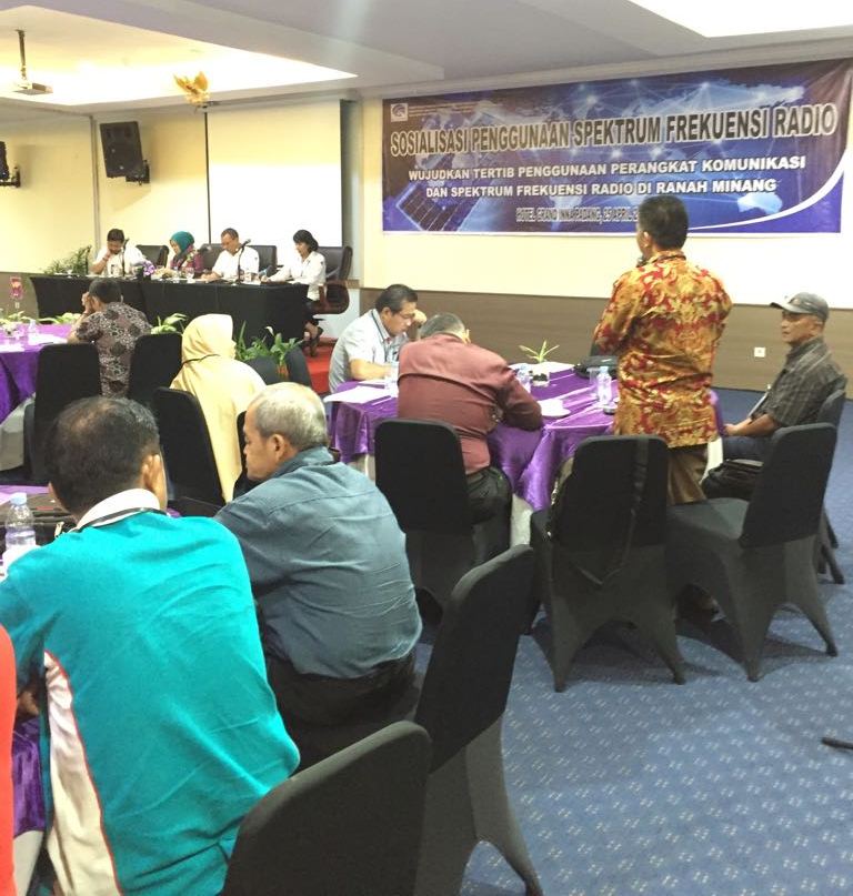 Suasana sosialisasi saat sesi diskusi 