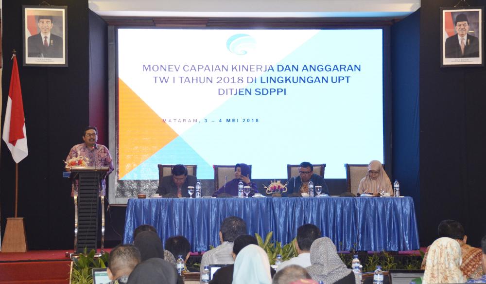 Dirjen SDPPI,Ismail membuka Monev capaian anggaran dan kinerjja triwulan I Kantor Pusat dan UPT di Mataram (4/5).