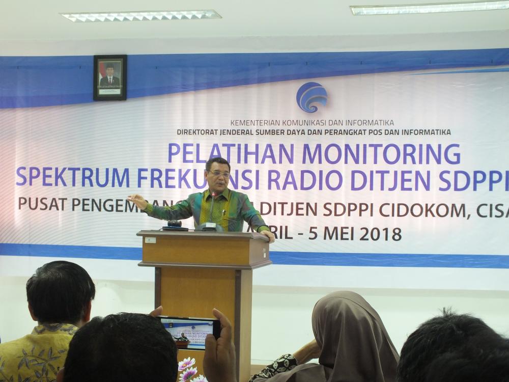  Kepala Pusdiklat Kementerian Kominfo Usuluddin menutup secara resmi Diklat Pengendali Frekunesi Batch I 2018 di Cidokom-Bogor, Jawa Barat (5/5)


