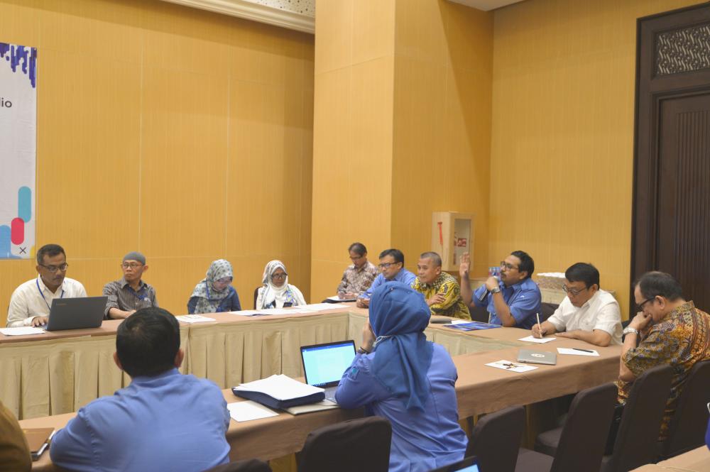 Direktur Jenderal Sumber Daya dan Perangkat Pos dan Informatika (Dirjen SDPPI) Ismail menjelaskan secara teknis mengenai spektrum frekuensi radio kepada awak media yang hadir dalam focus group discussion (FDG) di Tangerang, Banten, Rabu
