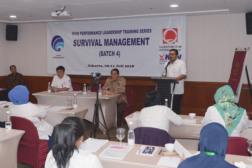 Dirjen SDPPI Ismail memberikan sambutan dalam pembukaan pelatihan manajemen survival batch empat Ditjen SDPPI di Jakarta, Senin (9/7/2018). Hadir juga dalam acara ini Sekretaris Ditjen SDPPI Sadjan dan perwakilan PT Quantum HRM Internasional.