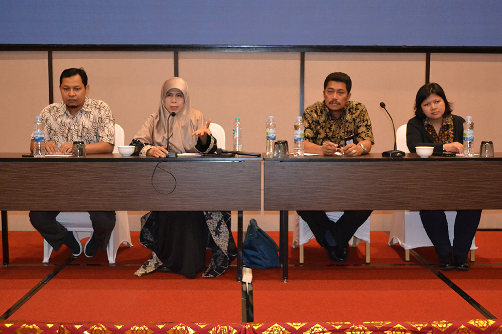 Plt Direktur Pengendalian SDPPI Nurhaedah (2-kiri) saat membuka Workshop Pemeliharaan Perangkat Monitoring Spektrum Frekuensi Radio di Kuta, Bali, Selasa (17/7/2018)