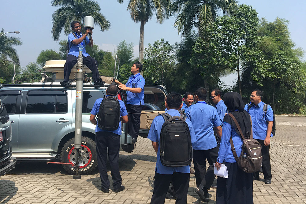 Peserta pelatihan Monitoring Spektrum Frekuensi Radio sedang menjalani praktik pengukuran pancaran radio siaran dalam pelatihan batch dua di Bogor, Jawa Barat, Rabu )25/7/2018).