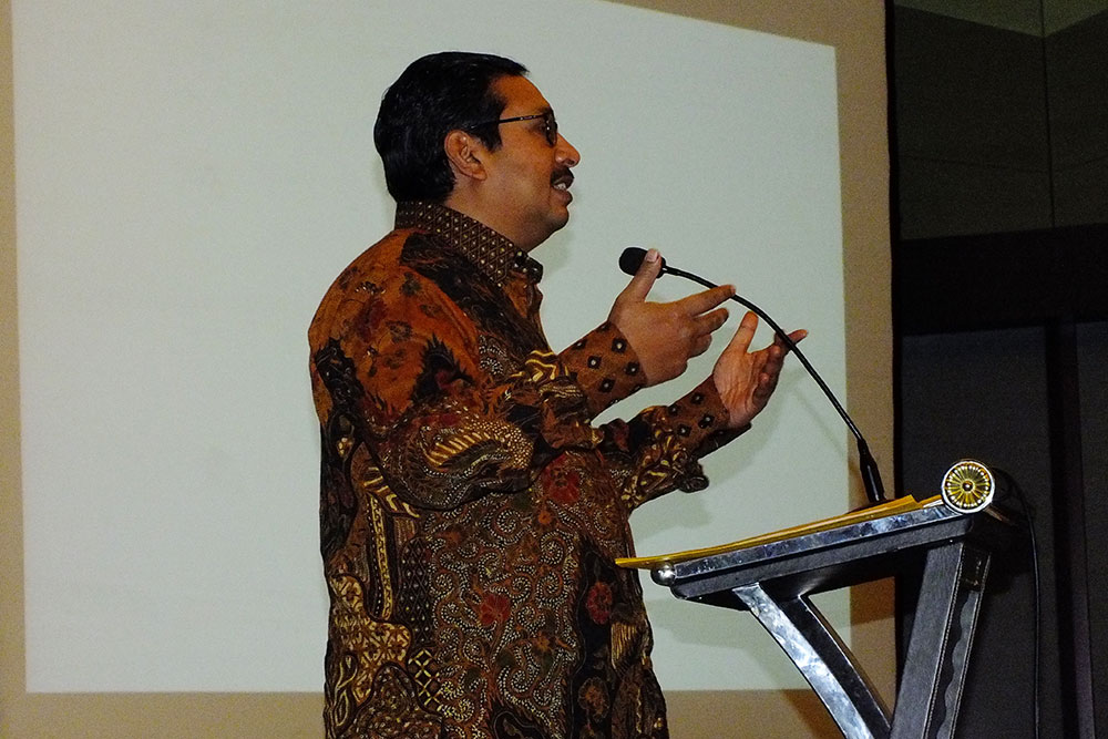 Dirjen SDPPI Ismail memberikan sambutan saat membuka Sosialisasi Pengawasan dan Pengendalian Standar Alat dan Perangkat Telekomunikasi Dalam Penerapan Tata Niaga Post Border di IPB Convention Center Bogor, Jawa Barat, Kamis (11/10/2018).