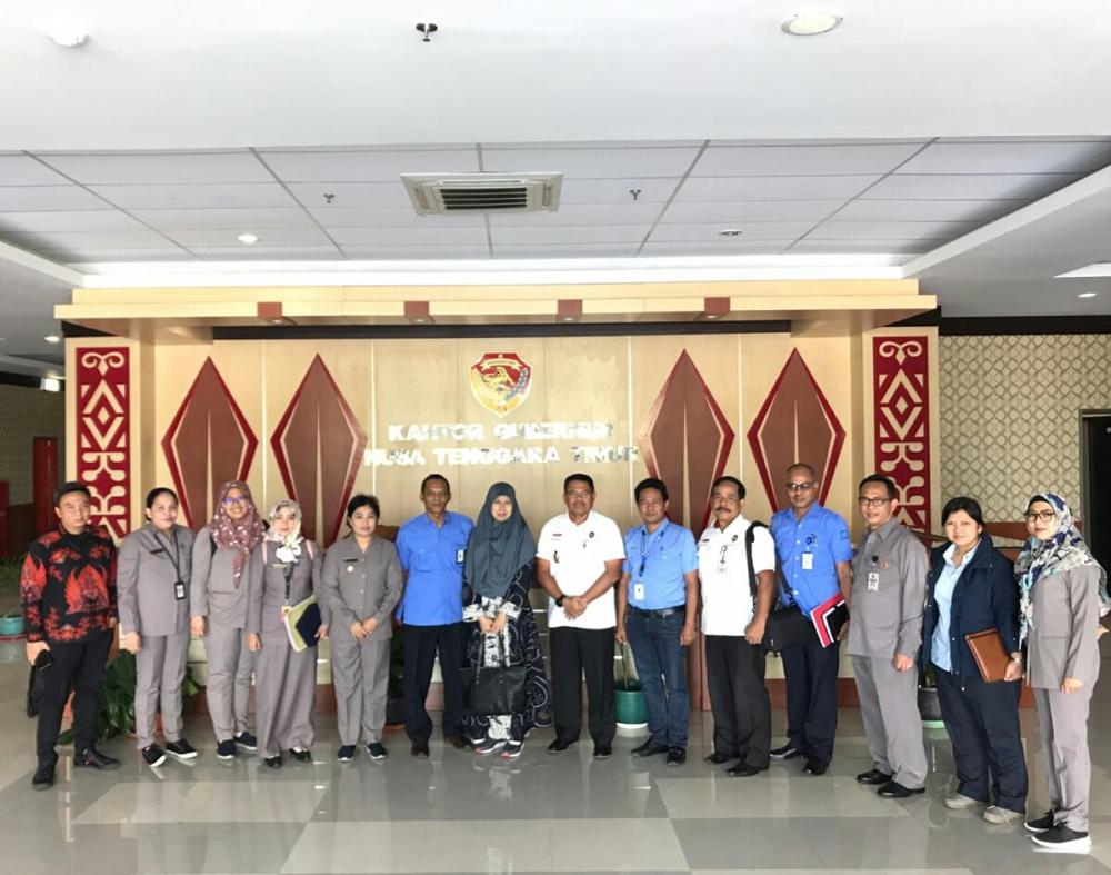 Tim Kunjungan Kerja berfoto bersama di Kantor  Gubernur NTT