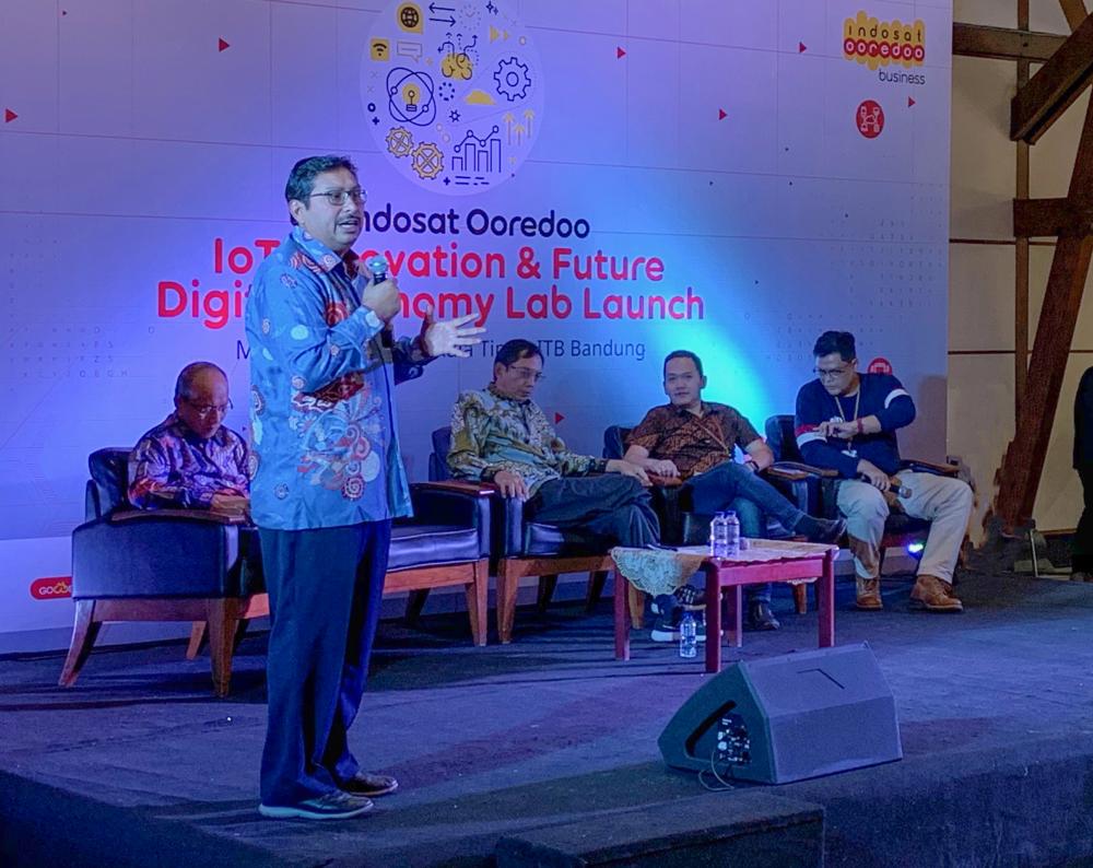 Dirjen SDPPI Ismail menyampaikan paparan tentang Tantangan Internet of Things di ITB Bandung (18/3/2019).