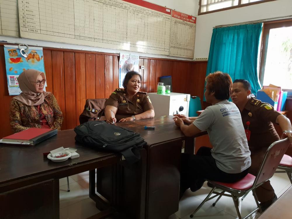 Koordinasi antar instansi yg terkait (polda jateng, kejati, polsek sragen dan balmon Semarang) sebelum penyerahan tersangka  