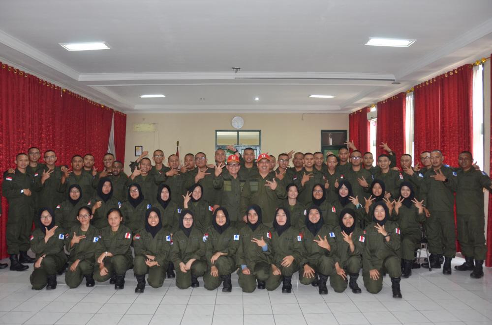 Sesditjen SDPPI R. Susanto didampingi  Kabag Umum dan Kepegawaian membuka kegiatan On The Job Training para CPNs di lingkungan Ditjen SDPPI