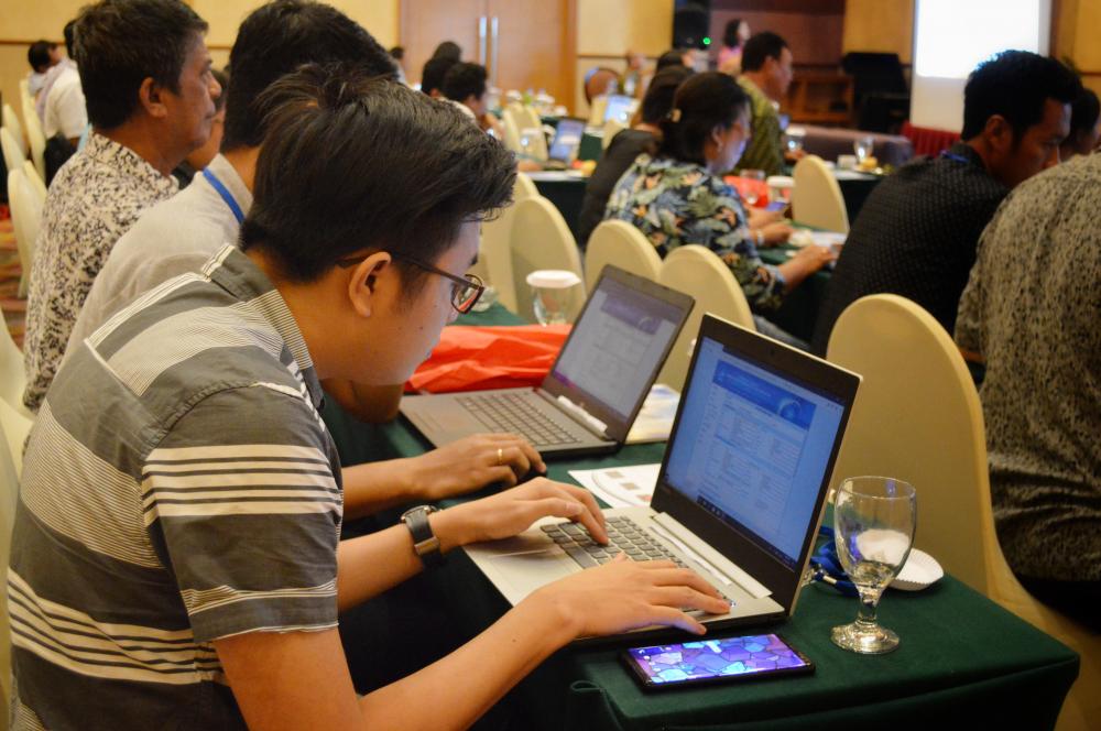 Sejunlah pelanggan Fekuensi maritim yang terdiri dari 85 perusahan  memanfaatkan  Layanan E-Licensing Dinas Maritim  di Sulawesi Utara, Kamis, (22/8)