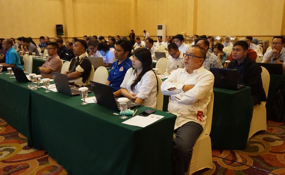 Pemegang Izin Frekuensi Radio mengikiti sosialisasi dan asistensi  kepada para pemegang izin frekuensi radio di wilayah Sulawesi Utara yang diselenggarakan oleh Balai Monitor Kelas II Manado, selasa (24/09/2019) 