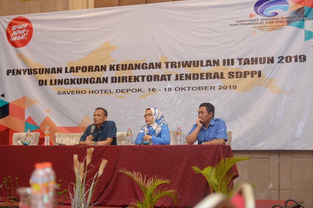 Kabag Keuangan Ditjen SDPPI, Supriyanto, didampingi Kasubag Verifikasi Sri Winari mewakili Sesditjen SDPPI membuka kegiatan Penyusunan Laporan Keuangan Semester III yang dihadiri seluruh satker di lingkungan Ditjen SDPPI bertempat di Bogor, Rabu (16/10/2019).