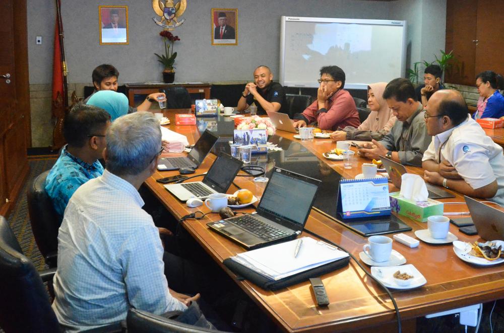 Kabag PPP Aryo Pamoragung, memimpin rapat pembahasan hasil survei pelayanan publik di lingkungan Ditjen SDPPI yang telah dilaksanakan sejak Agustus 2019 di sejumlah kota.