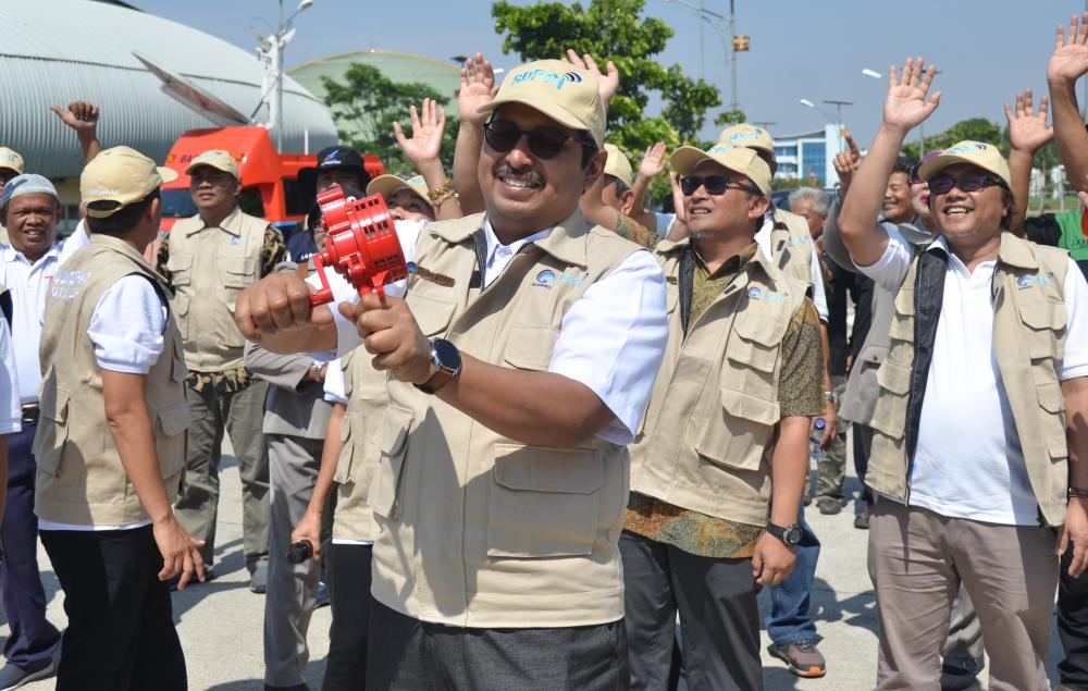 Dirjen SDPPI membunyikan alarm sebagai simbol dimulainya kegiatan simulasi dukungan komunikasi kebencanaan di Bandung (15/11/2019).