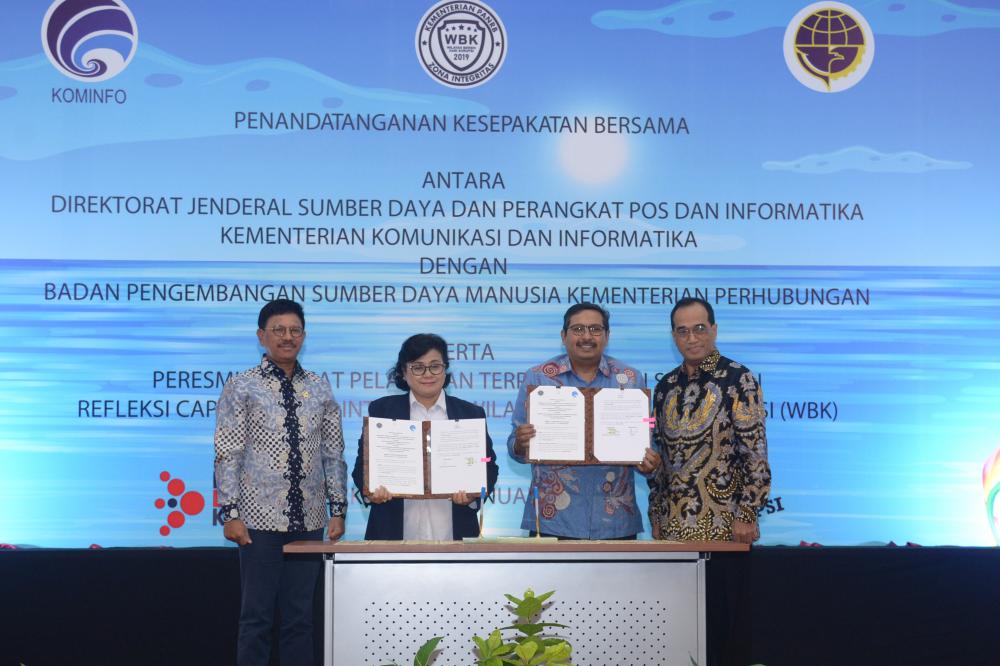Kesepakatan Bersama  ditandatangani Dirjen SDPPI Kemkominfo Ismail dan Kepala BPSDM Kemenhub Umiyatun Hayati Triastuti. Penandatanganan  disaksikan  Menkominfo Johnny G Plate dan Menhub Budi Karya Sumadi di Auditorium Adhiyana, Wisma Antara, Jakarta Pusat, Senin (13/01/2020).
