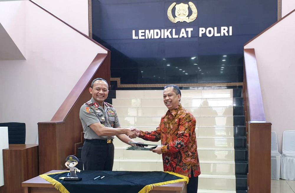 Penandatanganan Perjanjian Kerja Sama (PKS) antara Direktorat Jenderal Sumber Daya dan Perangkat Pos dan Informatika (Ditjen SDPPI), Kementerian Komunikasi dan Informatika dengan Kepolisian Negara Republik Indonesia (Polri) terkait pelaksanaan Pendidikan dan Pelatihan Manajemen Penyidik Bagi Pegawai Negeri Sipil Ditjen SDPPI Tahun Anggaran 2020 (Diklat PPNS Ditjen SDPPI Tahun 2020).