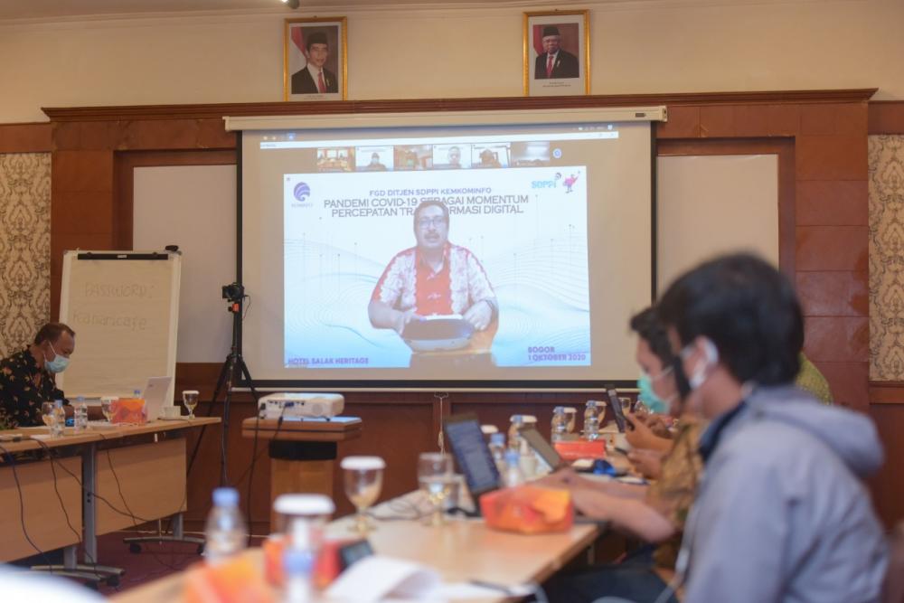 Pandemi Covid-19 membuat penggunaan internet meningkat tajam. Wabah global tersebut menjadikan transformasi digital berlangsung lebih cepat dan mengharuskan pemerataan Teknologi Informasi Komunikasi (TIK) di Indonesia juga lebih cepat.

Demikian dikatakan Direktur Jenderal Sumber Daya dan Perangkat Pos dan Informatika Kementerian Komunikasi dan Informatika (Dirjen SDPPI Kemkominfo) Ismail, dalam keynote speech pada Focus Group Discussion (FGD), Kamis (1/10/2020).