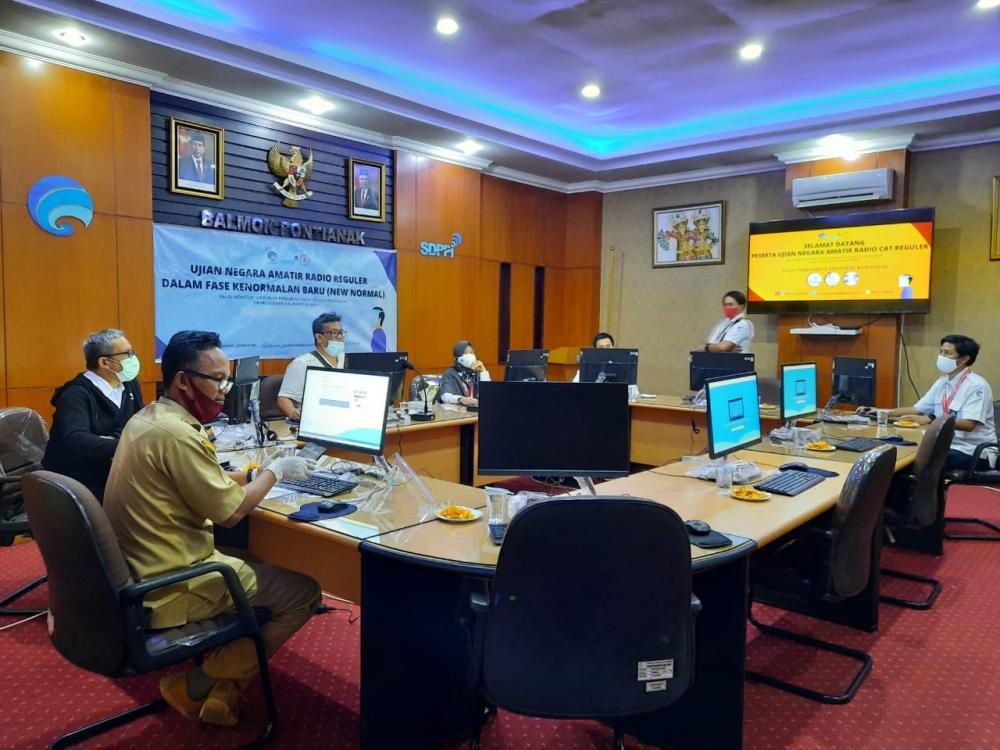 Dalam suasana Peringatan Hari Bhakti Postel ke-75 tahun 2020, pada tanggal 28 September 2020, Balmon Spektrum Frekuensi Radio Kelas II Pontianak menyelenggarakan Ujian Negara Amatir Radio (UNAR) Reguler.