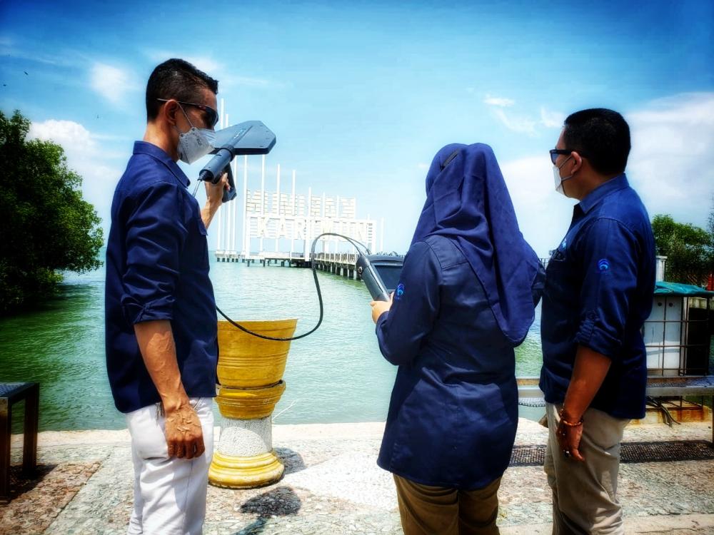 Tim Balmon Batam saat melakukan pengukuran  layanan Trunking, Seluler 800 MHz, Seluler 900 MHz, Seluler 2100 MHz dan BWA 2.3 G. Karimun (19/3/2021)