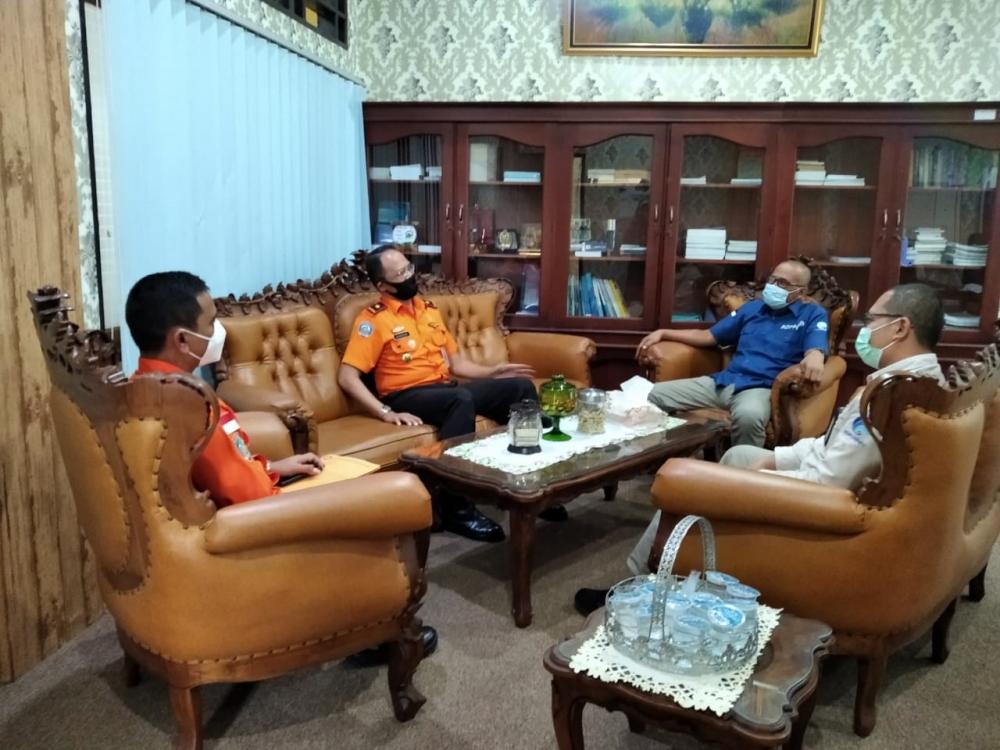 Kepala Kantor Basarnas Provinsi Jambi Ibnu Haris Al Hussain  berkunjung ke Kantor Balmon Jambi,  Selasa (23/3/2021).