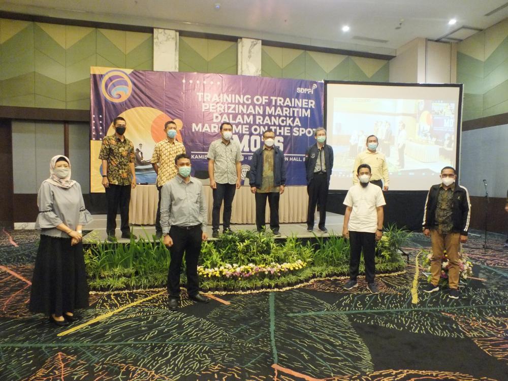 Foto bersama Training of Trainee (ToT) Perizinan Maritim, Bogor (29/4/2021). Kegiatan tersebut dilaksanakan guna meningkatkan pelaksanaan sosialisasi, edukasi dan sertifikasi bagi nelayan melalui Program Maritime On The Spot (MOTS) di seluruh daerah.