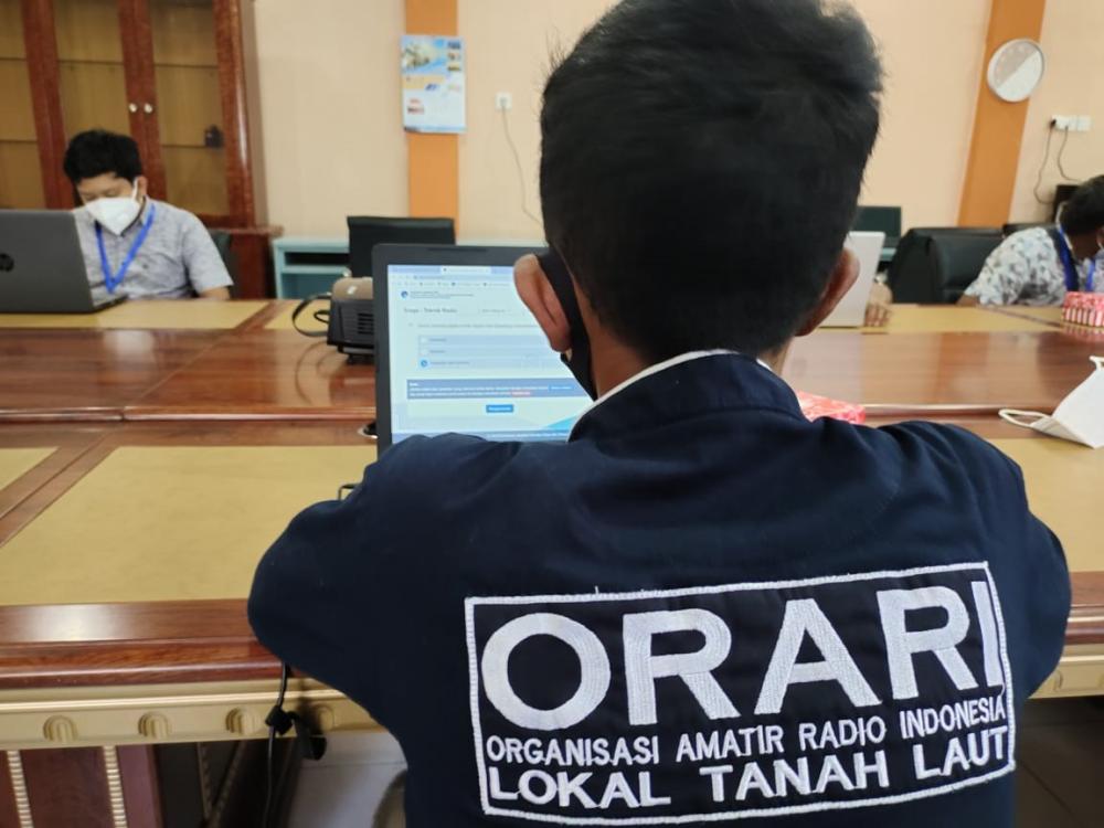 Balai Monitor Spektrum Frekuensi Radio Kelas II Banjarmasin, menggelar Ujian Negara Amatir Radio (UNAR) Reguler berbasis Computer Assisted Test (CAT) untuk yang keempat kalinya  bertempat di Balmon Banjarmasin, Senin  (21/06/2021).