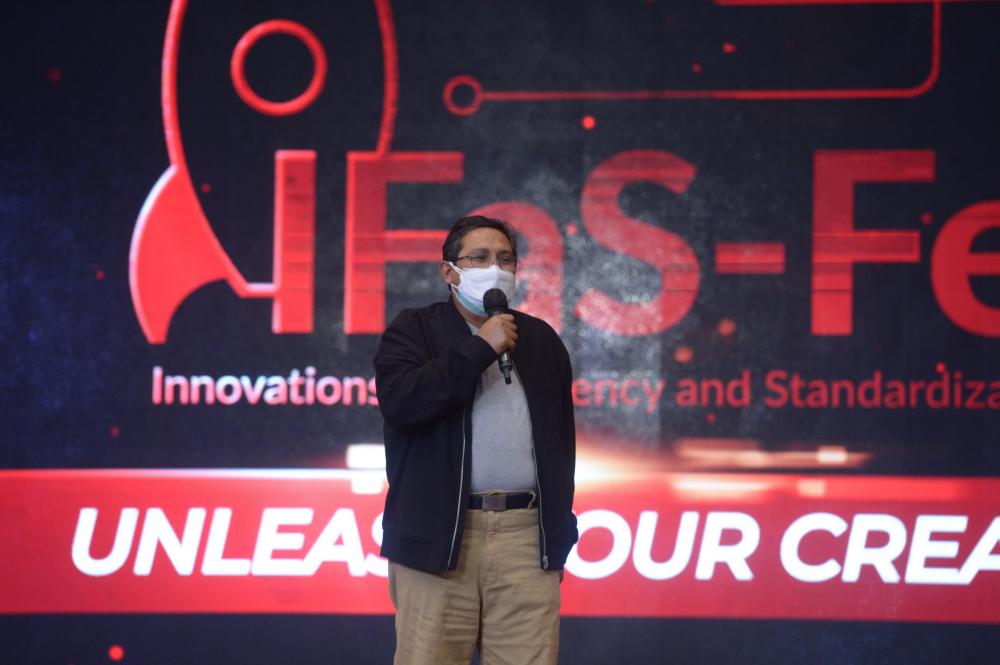 “Saya sungguh sangat berbahagia, perlahan-lahan kita sudah mendapat bentuk untuk menyalurkan kreativitas kita,” ucap Dirjen SDPPI Ismail, saat menyampaikan sambutannya pada acara puncak IFaS-Fest 2021, Jakarta (15/9/2021).