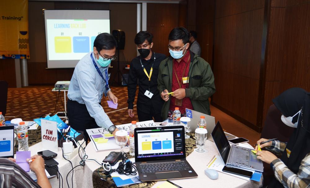 Ditjen SDPPI selenggarakan Pelatihan Powerpoint Mastery dan Data Storytelling. Bogor, Selasa (9/11/2021) . Pelatihan dihadiri 22 peserta yang berasal dari 14 Satuan Kerja di Ditjen SDPPI