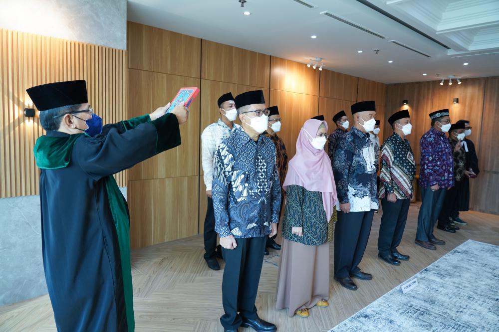 Rohaniawan mengambil sumpah 11 Pejabat Struktural di lingkungan UPT Monitor SFR Ditjen SDPPI, Kamis (14/04/2022).