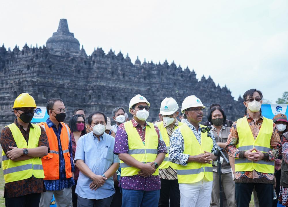 Menkominfo didampingi Dirjen SDPPI Ismail, menjelaskan penataan infrastruktur pendukung manajemen dan wajah baru Candi Borobudur dirancang secara menyeluruh pada Konperensi Pers, Kamis (14/07/2022).